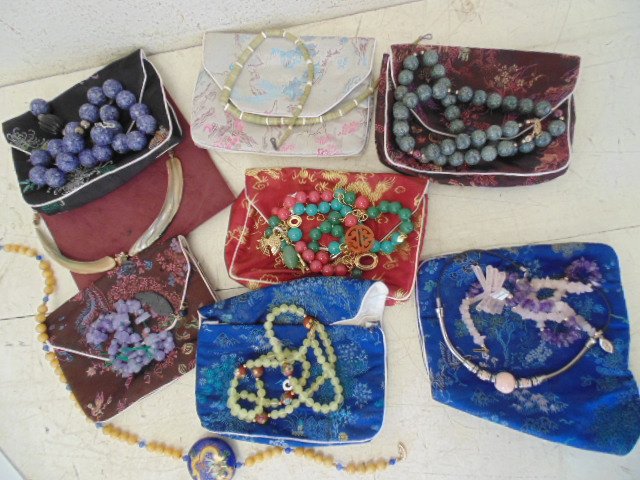Lot Chinese and other beaded necklaces (1 of 8)