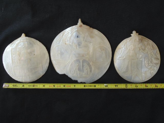 3 carved mother of pearl shell religious cameos: 3 carved mother of pearl shell religious cameos, one has piece missing. Please refer to images for general condition, all items sold as is.