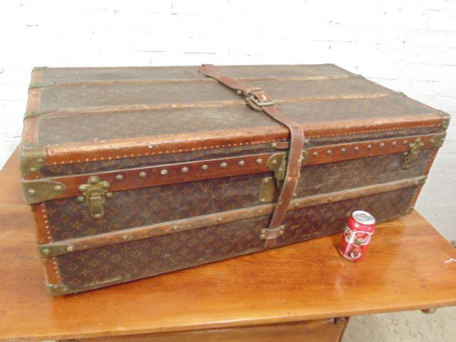 Vintage Louis Vuitton trunk (1 of 8)