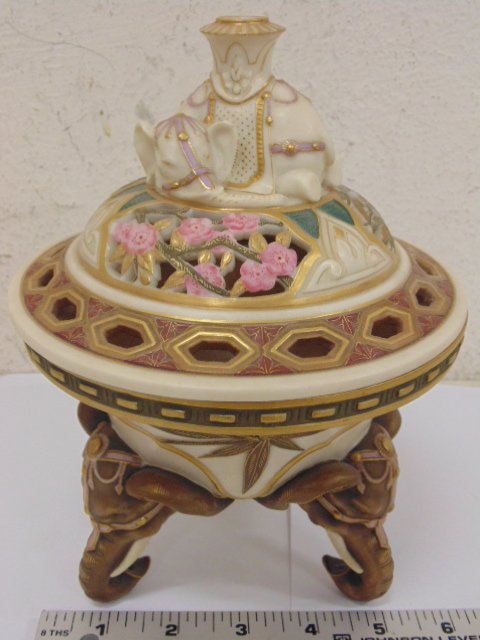 Royal Worcester incense bowl with lid, elephant: Royal Worcester incense bowl with lid, elephant base & lid, in good condition, no clear Worcester mark., height is 8.25"