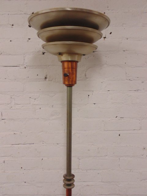 Deco floorlamp, manner Russel Wright: Deco floorlamp, manner Russel Wright, copper & aluminum, base is oxidized, height is 66"