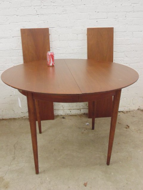 Round table with 2 leaves, Danish style (1 of 4)