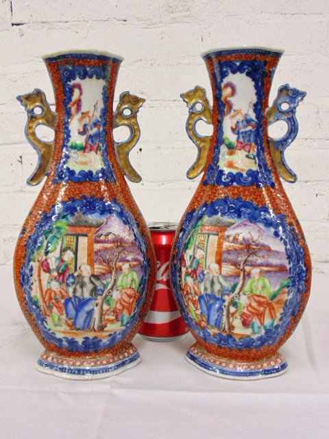 Pair Chinese vases decorated with various scenes (1 of 8)