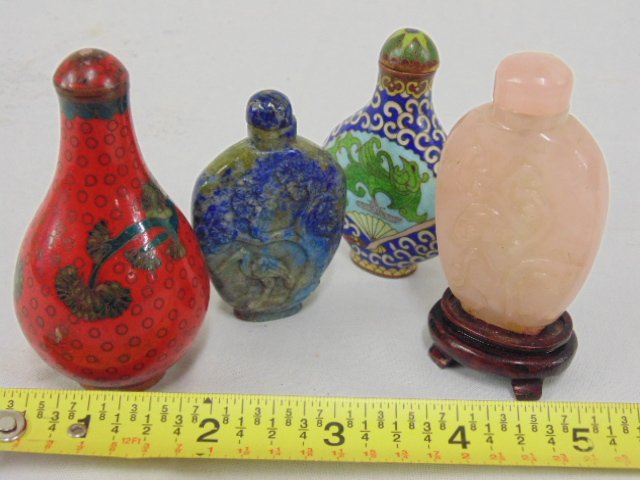 4 Chinese snuff bottles, jade, enamel (1 of 4)