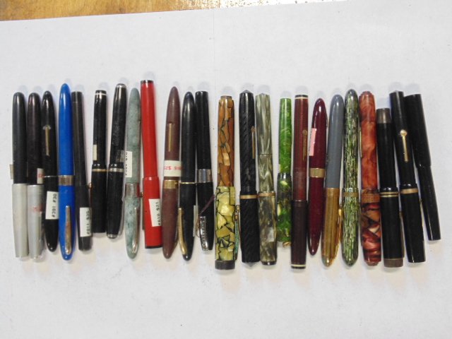 Lot 24 misc. vintage fountain pens, Parker & more (1 of 7)