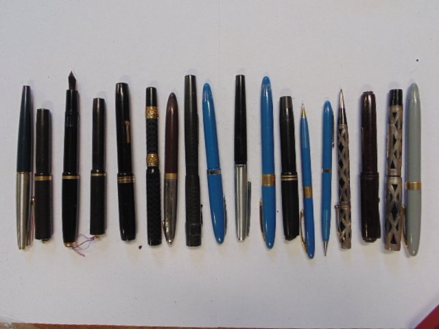 Lot 18 misc. pens, Waterman set, Parker, Sheaffer, (1 of 10)