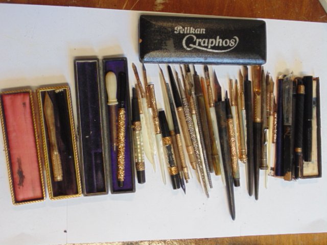 Lot mother of pearl handled fountain pens (1 of 6)