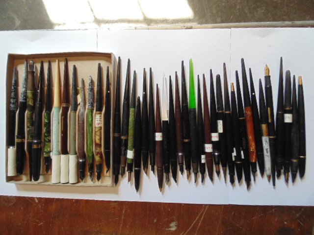 Large lot fountain pens, Waterman, Sheaffer, Parker (1 of 7)