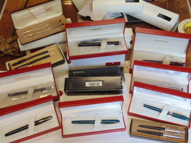 Lot boxed Parker, Sheaffer & Cross pens (1 of 6)