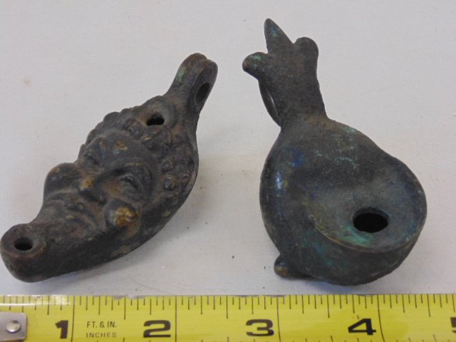 2 ancient bronze oil lamps (1 of 7)