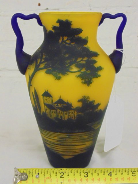 Artglass vase, signed Richard (1 of 6)