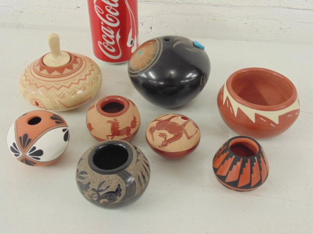 Lot of 8 miniature Native Indian pots (1 of 9)