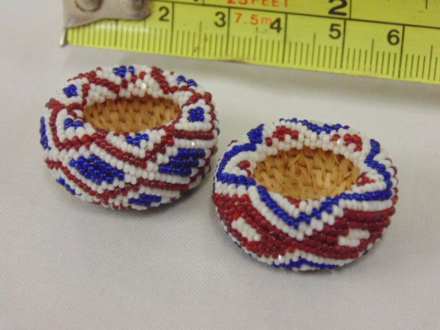 2 miniature Native Indian beadwork baskets (1 of 6)