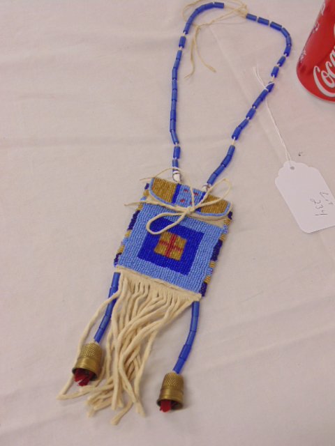 Lakota Native Indian beaded necklace pouch (1 of 5)