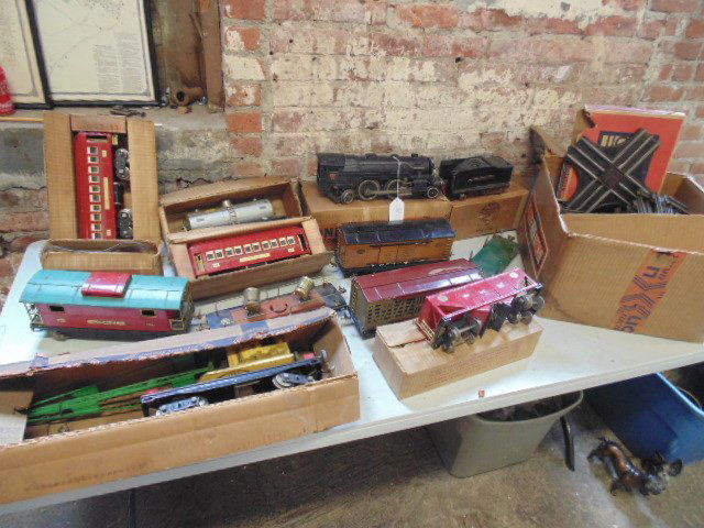 Large set of early Lionel trains (1 of 10)
