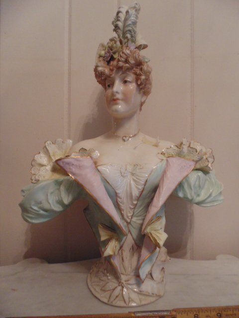 Porcelain bust of a lady; floral decoration, Austrian (1 of 6)