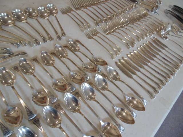 Set Tuttle sterling silver flatware, "Onslow" pattern: Lot sterling silver flatware, by Tuttle, "Onslow" pattern, service for 12, set of 12 desert forks, 12 dinner forks, 24 desert spoons, 12 soup spoons, 12 butter knives, 4 small serving pieces, 2 large 