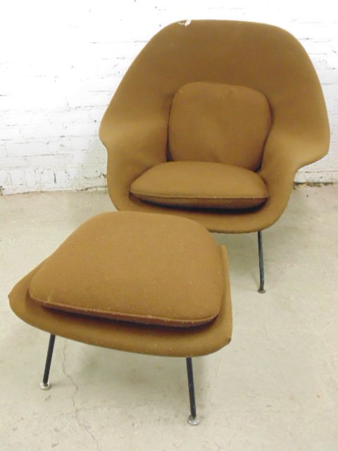 Knoll, Saarinen womb chair & ottoman: Mid Century Knoll womb chair & ottoman by Saarinen, brown upholstery