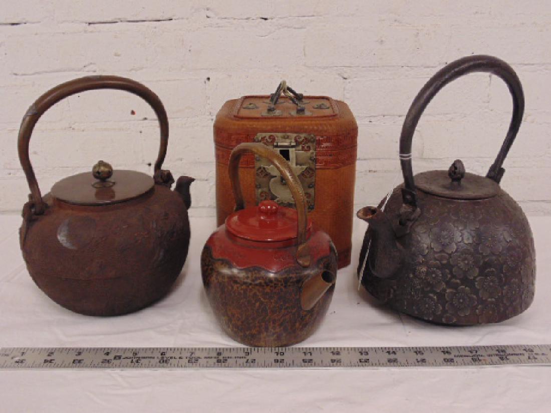 Lot of 3 Chinese tea pots (1 of 10)