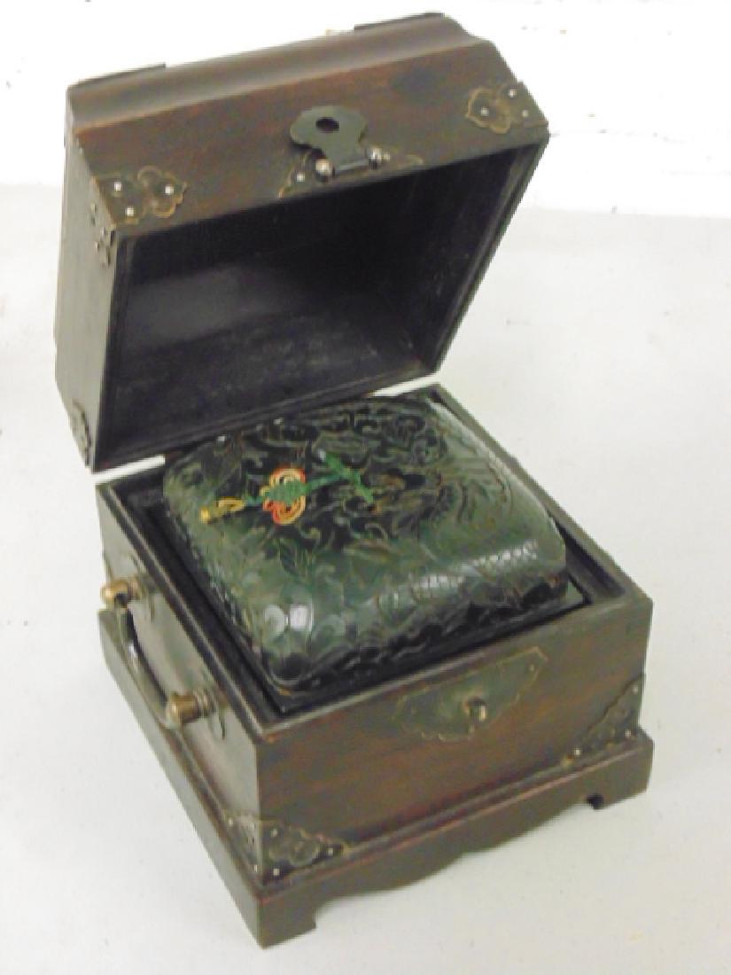 Chinese Asian Jade seal in box (1 of 8)