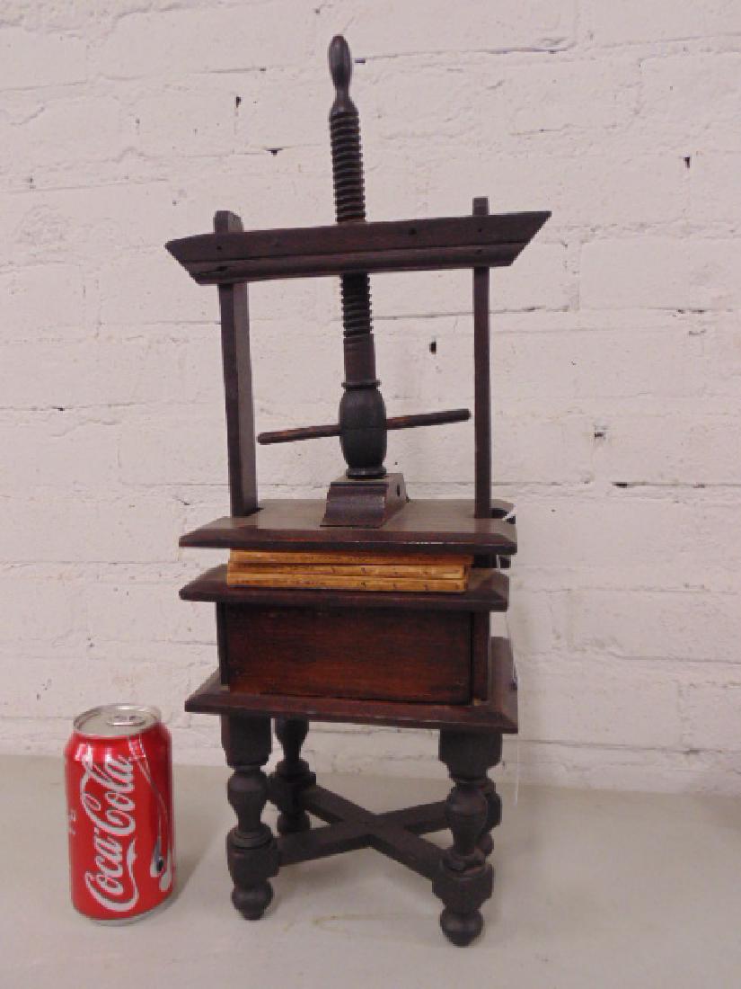 Miniature book press (1 of 10)