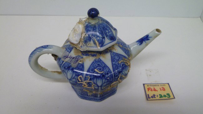 CA MAU Shipwreck Covered TEAPOT: Smaller Teapot, scarcer design (Entry 155), and best color imaginable. A hidden chip on the underside of the cover is the only fault, and neat seashells still adhere to its surface. 8-sided design, 6"