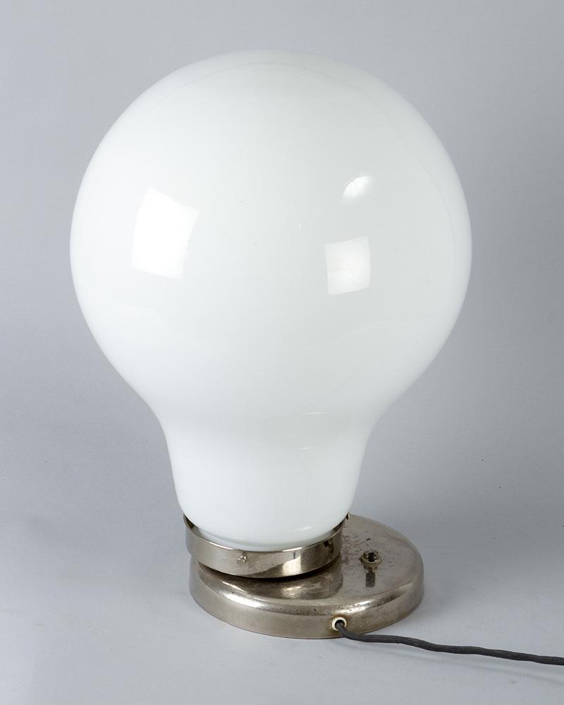 Bauhaus design lamp (1 of 3)