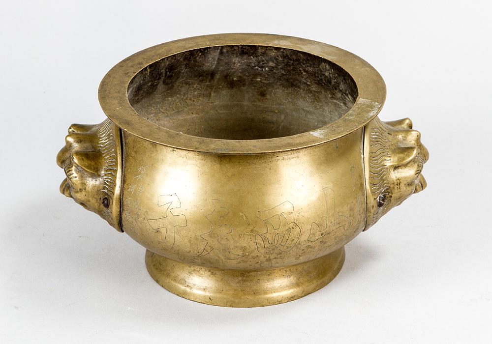 Asian bronze vessel (1 of 3)