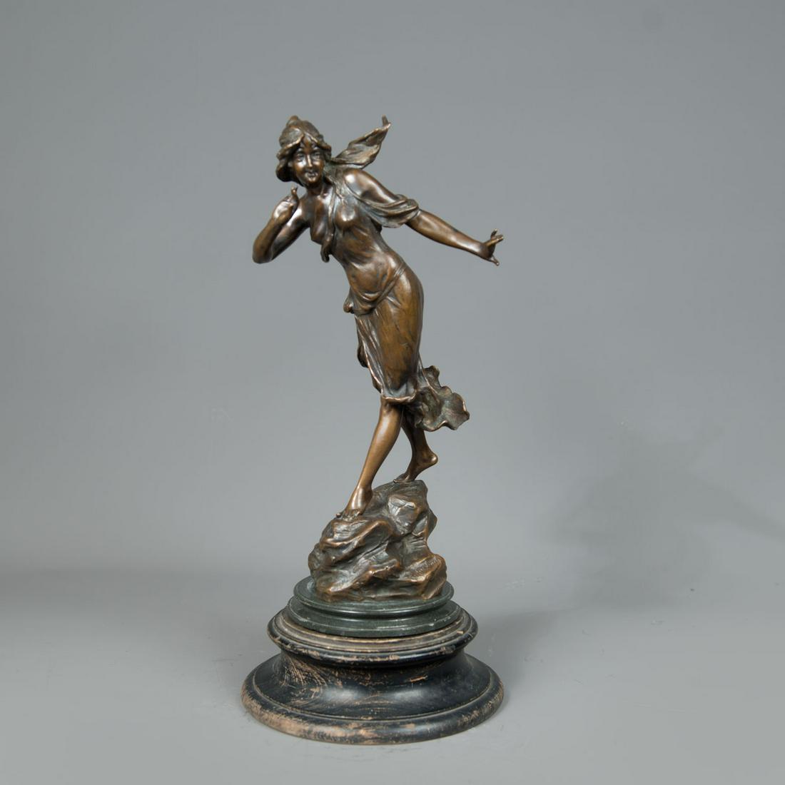 Rudolf Kaesbach (1873-1955): Rudolf Kaesbach (1873-1955), walking girl, bronze cast with original patina, signed on marble and wooden base, around 1900,46 cm height