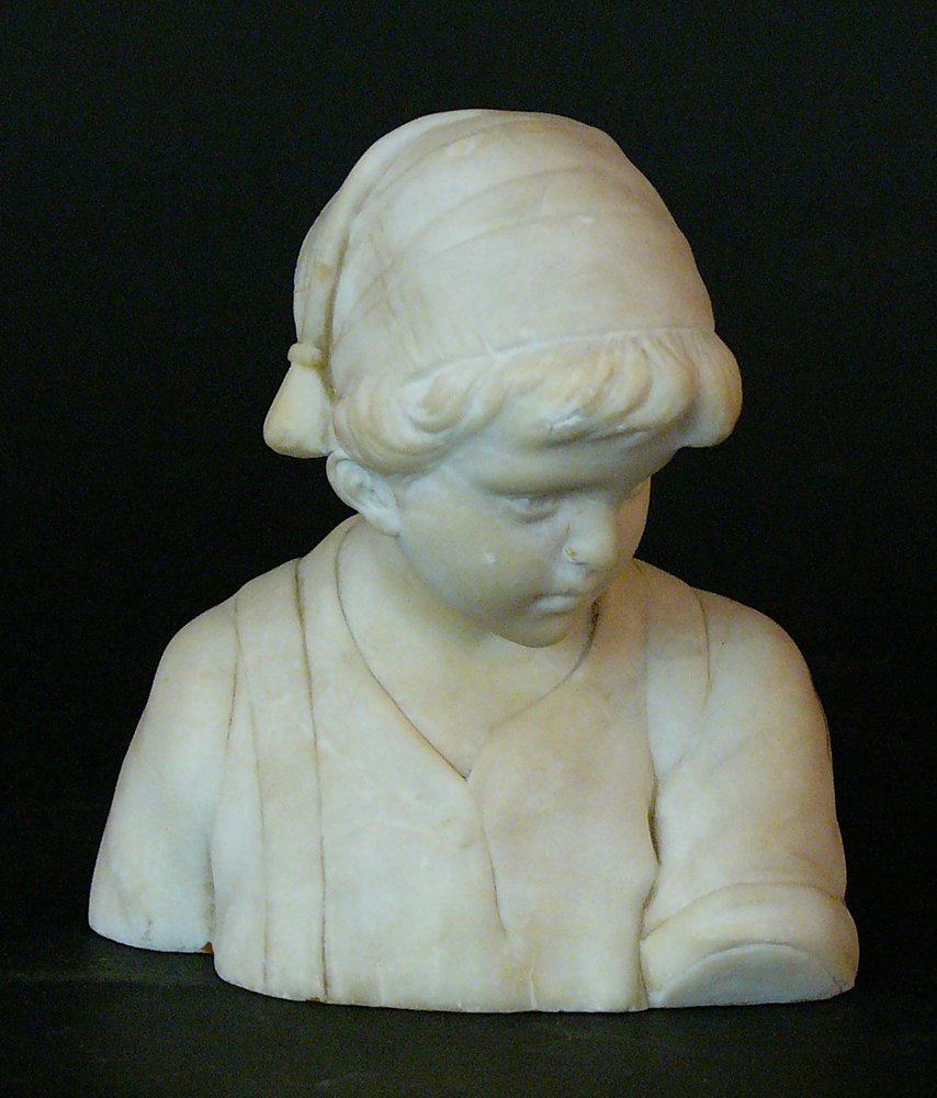 Alabaster bust of a girl with cap, around 1900. Signs: Alabaster bust of a girl with cap, around 1900. Signs of age, scratches. 17cm