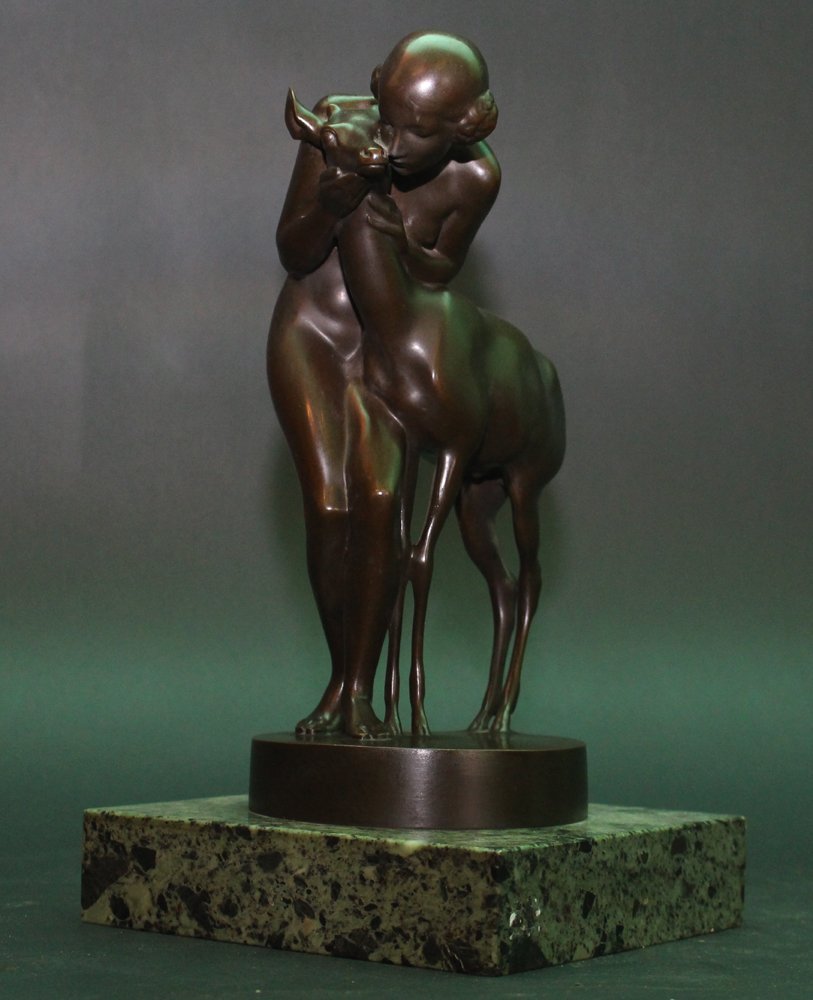 Heinrich Karl Scholz (1880-1937), Bronze group of a: Heinrich Karl Scholz (1880-1937), Bronze group of a young girl with deer, cast and finely hand finished with original dark brown patina on green marble base, signed. Signs of age height 32cm