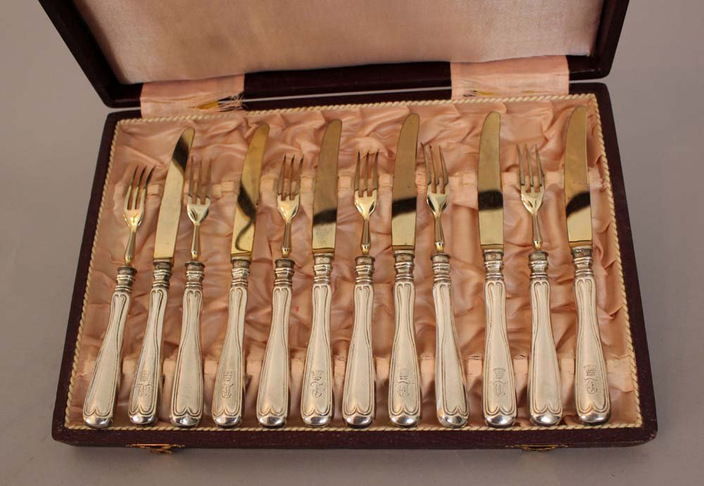 Vienna silver dessert cutlery for six people including : Vienna silver dessert cutlery for six people including six forks and six knifes in original case, the grips monogrammed and engraved with a crown of a count, as well hall mark with Diana's head; the b