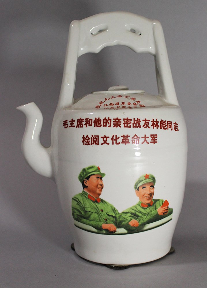People's Republic of China porcelain teapot with: People's Republic of China porcelain teapot with handgrip, spout and lid, white glazed, with Mao and Zhou Enlai, red Chinese script signs on the front and script signs on the reverse and on the bottom