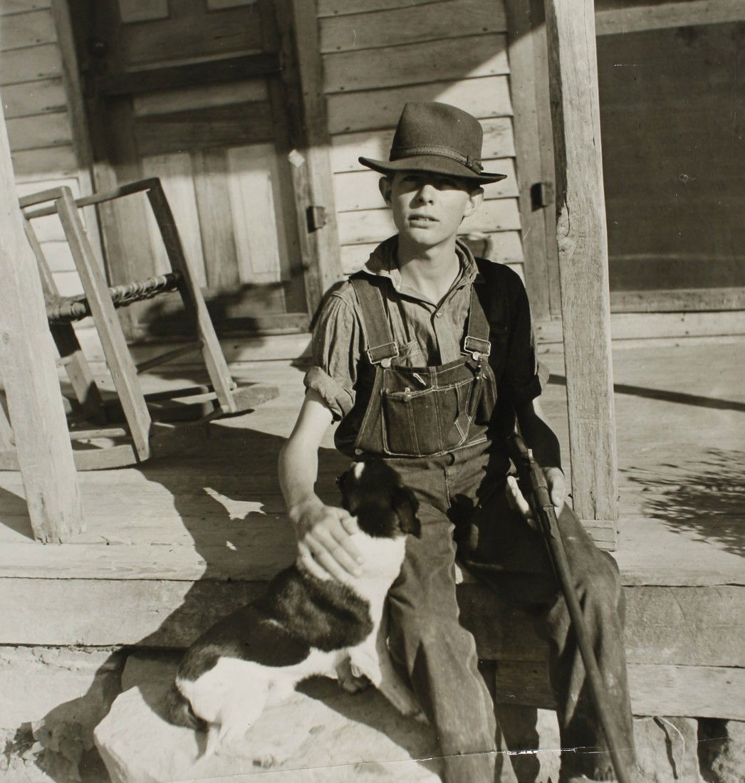 374 Joe Clark (XX) 7 fotografías de campesinos de T: 374 Joe Clark (XX)7 fotografías de campesinos de Tenesse, 1941Gelatina de plata, 25 x 21 cm, sello húmedo del fotógrafo, tirajes de época.700 - 1000 €