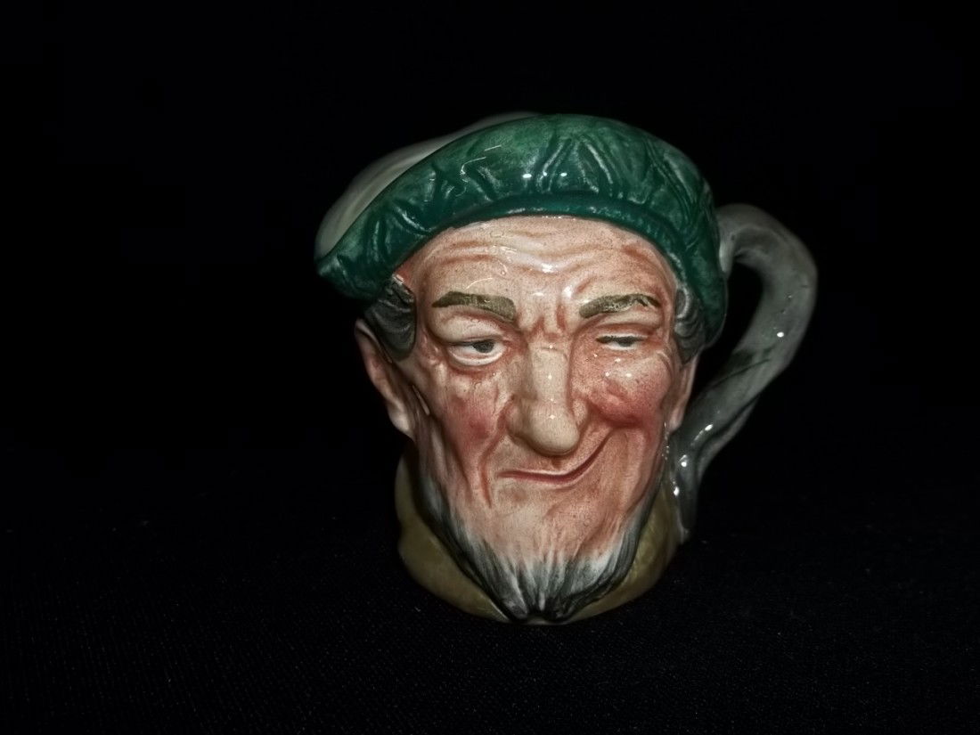 Royal Daulton Auld Mac Toby Mug: Nice royal daulton hand painted auld mac d5824 toby mug 3 inch.