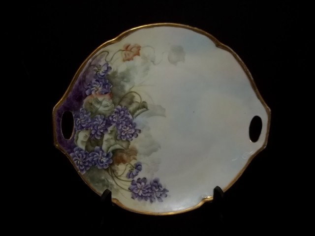 Hand Painted Signed Plate: Nice hand painted signed plate, singed C. McM /17 10 inches.