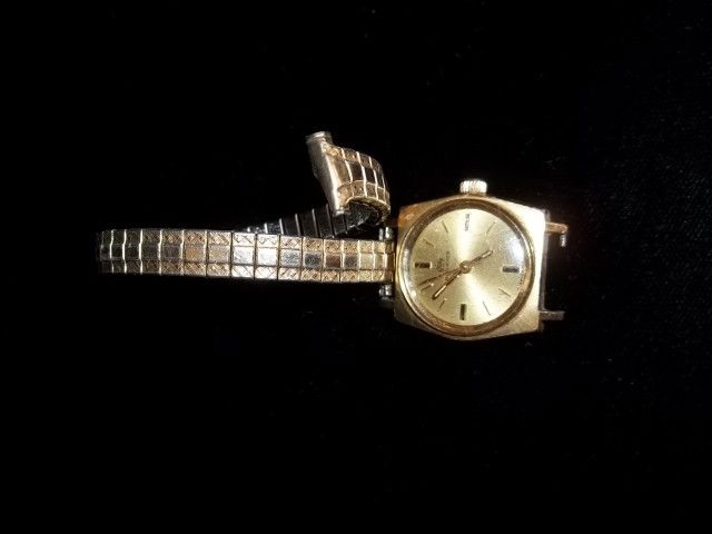 Womens Bucherer Watch: Womens Bucherer Watch with broken band but does work fine.