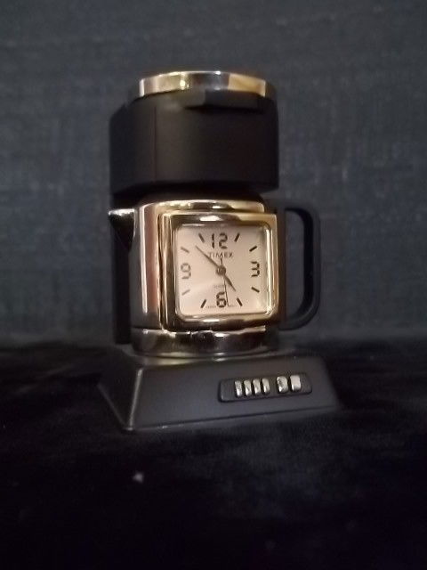 Timex Coffee Maker Watch: Nice Timex Coffee Maker Clock, needs batteries