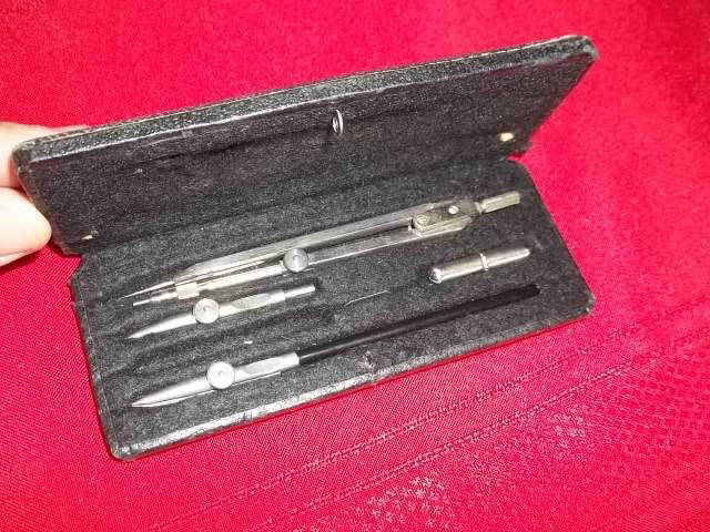 Great Old Engineers Compass: Nice old Engineers Compass in old case.