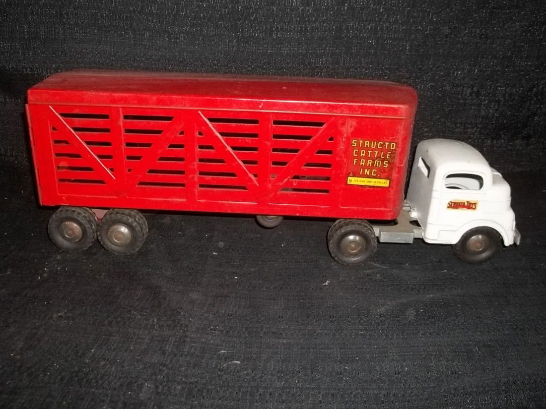 Old Structo Cattle Farm Truck & Trailer: Old Structo toys cattle farm truck and trailer, steel, 21 inches.