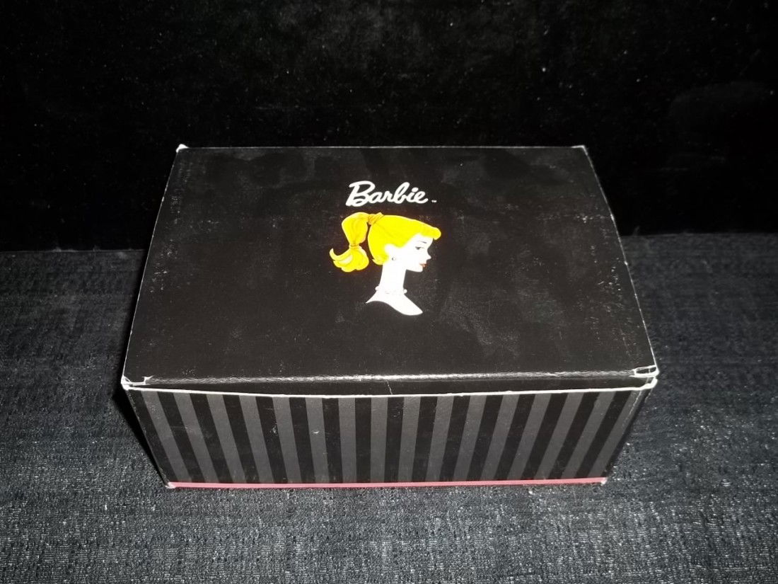 Barbie Ravishing Red Lacquer Music Jewelry Box: Nice Barbie ravishing red lacquer music jewelry box, works.