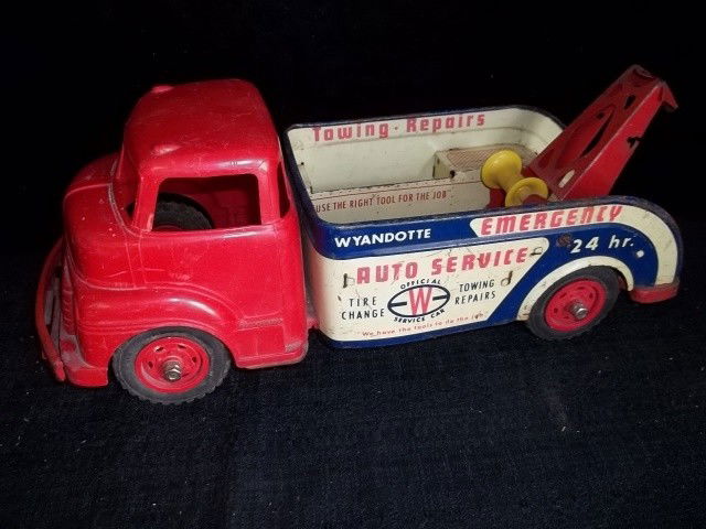 Wyandotte Steel Back Tow Truck: Old Wyandotte steel back tow truck, decent shape, hard plastic cab, 14 inches.
