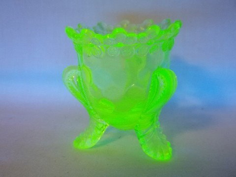 Footed boyd toothpick w Uranium: Nice boyd footed toothpick holder with uranium (it glows under blacklight) with mold mark.