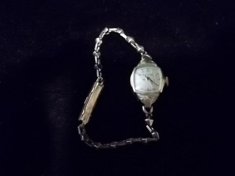 Old 10k Rolled Gold Bulova Watch: Old 10k rolled gold plated womens bulova watch, winds and works great.