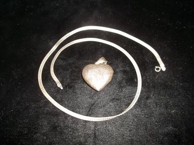 Sterling Silver Chain & Locket: Sterling Silver chain and locket