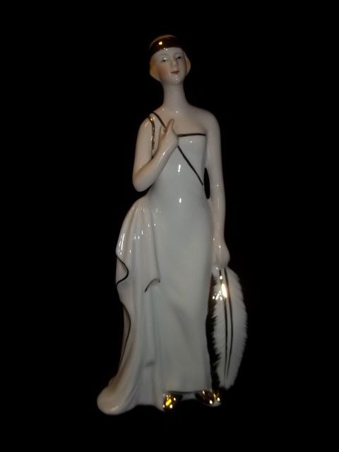 Nice KPM Flapper Girl Statue: Nice kpm flapper girl statue 9.5 inch