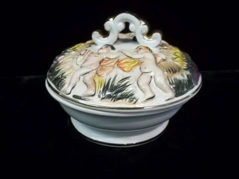 Hand Painted Capodimonte Powder Dish: Nice Hand painted capodimonte powder dish
