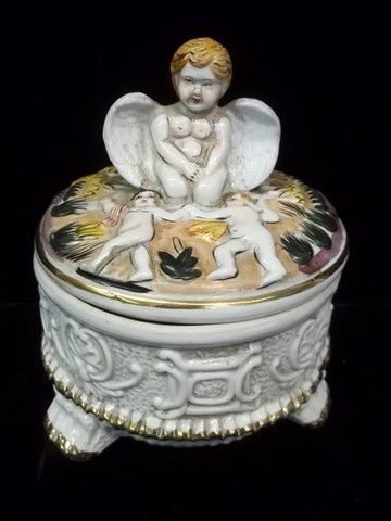 Hand Painted Capodimonte Vanity Box: Nice Hand Painted Capodimonte Vanity Box