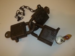 3 Old Yale Locks w Keys: 3 Old Yale Locks w Keys