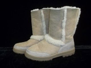 Authentic Ugg Boots Womens 8: Womens size 8 authentic pre-owned ugg boots in good condition